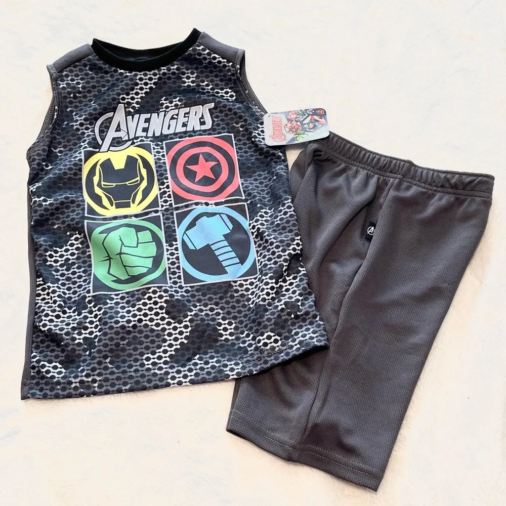 🆕Boy’s Marvel Avengers Shirt/Shorts Set Size 6